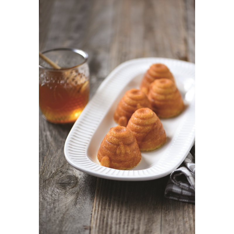 Amazon.com: Nordic Ware Beehive Cake Pan, 10 Cup, Toffee